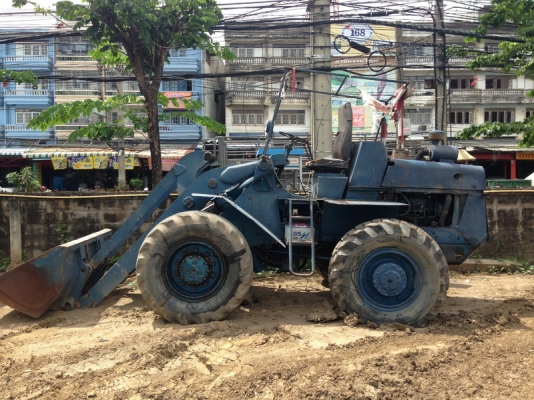 ขายด่วนๆ รถตักขนาดกลางบุ๋งกี๋ 1 ติว