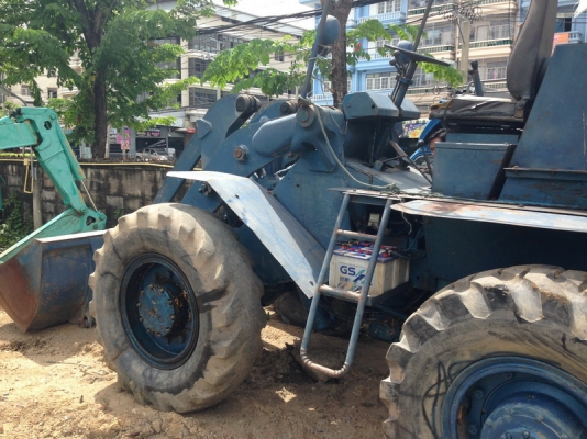 ขายด่วนๆ รถตักขนาดกลางบุ๋งกี๋ 1 ติว ขายด่วนๆ รถตักขนาดกลางบุ๋งกี๋ 1 ติว