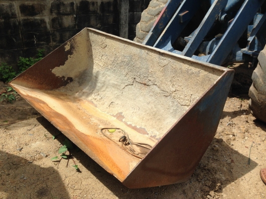 ขายด่วนๆ รถตักขนาดกลางบุ๋งกี๋ 1 ติว ขายด่วนๆ รถตักขนาดกลางบุ๋งกี๋ 1 ติว