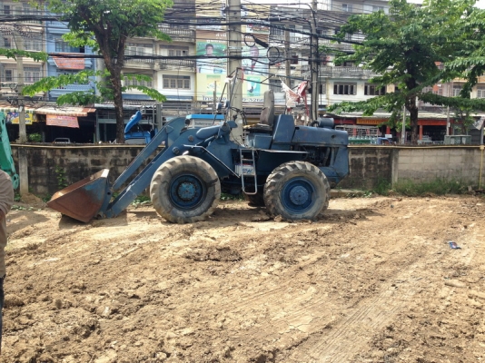 ขายด่วนๆ รถตักขนาดกลางบุ๋งกี๋ 1 ติว ขายด่วนๆ รถตักขนาดกลางบุ๋งกี๋ 1 ติว