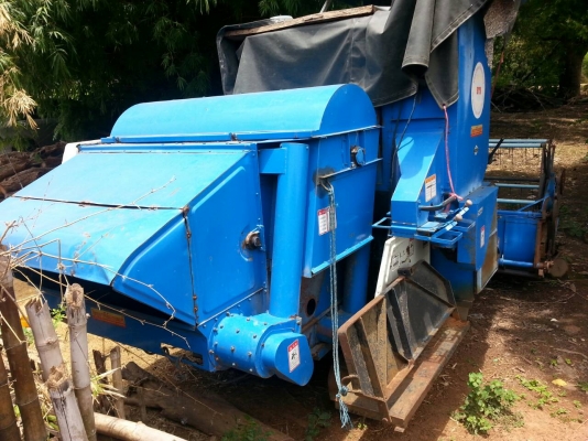 ขายรถเกี่ยวข้าวเล็ก หน้ากว้าง1.50เมตร ใช้ได้สองระบบ อุ้ม800kgและปรับเป็นรองกระสอบได้ เครื่องHINO เครื่องดี ช่วงล่างดี สนใจโทร090-8588220คุณนะ หรือ www.truck.in.th/498