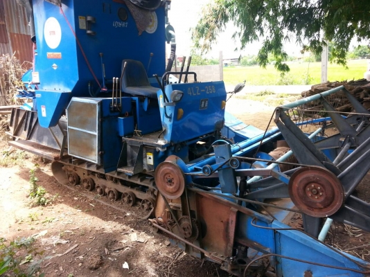 ขายรถเกี่ยวข้าวเล็ก หน้ากว้าง1.50เมตร ใช้ได้สองระบบ อุ้ม800kgและปรับเป็นรองกระสอบได้ เครื่องHINO เครื่องดี ช่วงล่างดี สนใจโทร090-8588220คุณนะ หรือ www.truck.in.th/498