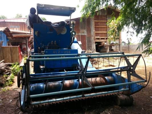 ขายรถเกี่ยวข้าวเล็ก หน้ากว้าง1.50เมตร ใช้ได้สองระบบ อุ้ม800kgและปรับเป็นรองกระสอบได้ เครื่องHINO เครื่องดี ช่วงล่างดี สนใจโทร090-8588220คุณนะ หรือ www.truck.in.th/498