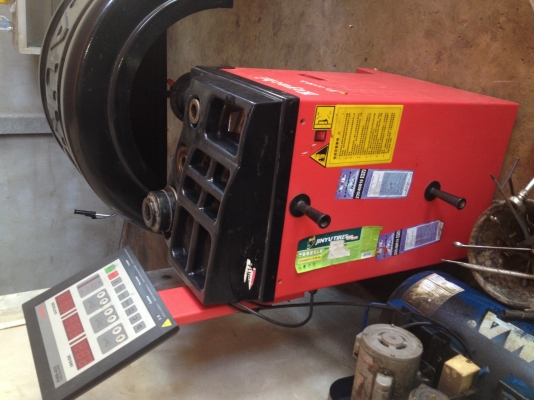 ขายเครื่องถ่วงล้อ สภาพใช้งานไม่กี่ครั้ง