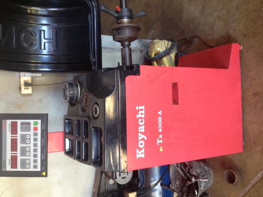 ขายเครื่องถ่วงล้อ สภาพใช้งานไม่กี่ครั้ง