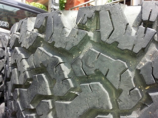 ขายยาง  BF  31 x 10.5 x 15  ปี 10