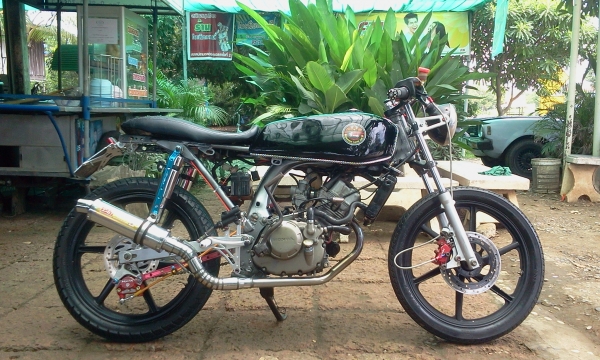 ขาย Jx เครื่องโซ เเต่งสไตล์คาเฟ่ มีเล่มทะเบียน รถเพิ่งประกอบเสร็จ อะไหล่เเต่งส่วนใหญ่ของใหม่ ราคาน่าจับจอง ค่าตัว 17500 บาท สนใจโทร 089-8054390 โอ๋ ลพบุรี