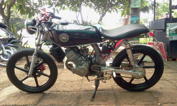 ขาย Jx เครื่องโซ เเต่งสไตล์คาเฟ่ มีเล่มทะเบียน รถเพิ่งประกอบเสร็จ อะไหล่เเต่งส่วนใหญ่ของใหม่ ราคาน่าจับจอง ค่าตัว 17500 บาท สนใจโทร 089-8054390 โอ๋ ลพบุรี