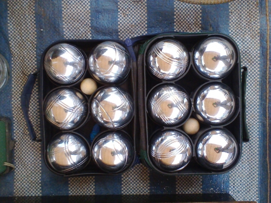 ชุดเปตองพร้อมแก่นพร้อมใช้สภาพสวยๆครับ มี 6  ลูกครับพร้อมแก่นพร้อมสาย  และกระเป๋าครับราคานี้คุ้มมากครับ