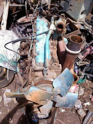 ขายครับเครื่องรถไถ  JOHN DEERE. 4สูบงามๆพิ่ตัดเครื่องฟิดครับ