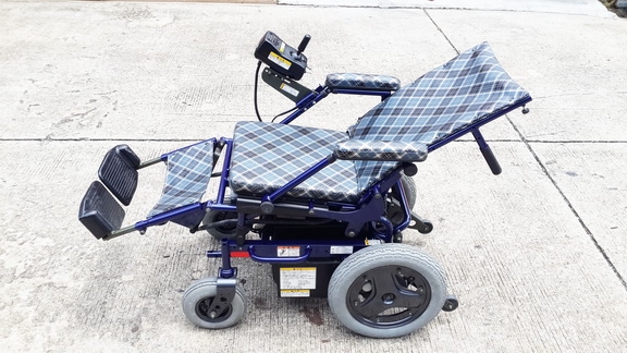 ขายวีลแชร์ไฟฟ้าแบบปรับนอนได้ SUZUKI สินค้าตัวโชว์เพิ่งมาจากญี่ปุ่น