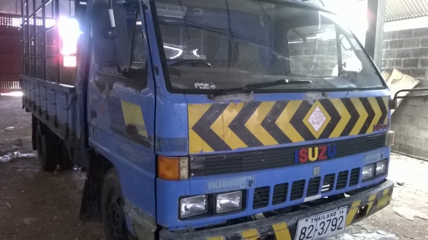 ISUZU NPR 110  เครื่อง4BE1 เครื่องดี ช่วงล่างดี คัสซีไม่ผุ กระบะพื้นเหล็กยาว 4.3เมตร