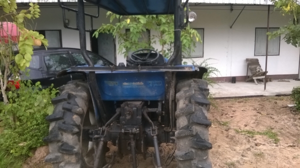 รับเทินรถเล็กกว่านี้ เจ้าของขายเอง รถไถ105,000 เเชมป์ 424 sl 42เเรงครับ 4wdพวงมาลัยพาวเวอร์ ไฮดรอลิคถ้าเอาดันหน้ากับผาน4 เพิม 45,000 ดัน หน้าตราช้าง 45 แรง เเข็งมาก พร้อมใช้วิงเร็วมาก ต่อรองได้ครับ