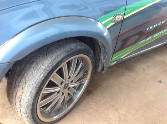 ISUZU D-MAX 2.5 ดีเซล 4 ประตู ปี 2547 ISUZU D-MAX 2.5 ดีเซล 4 ประตู ปี 2547