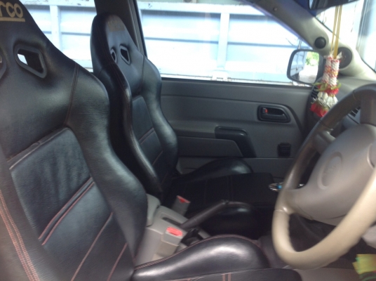 ISUZU D-MAX 2.5 ดีเซล 4 ประตู ปี 2547 ISUZU D-MAX 2.5 ดีเซล 4 ประตู ปี 2547