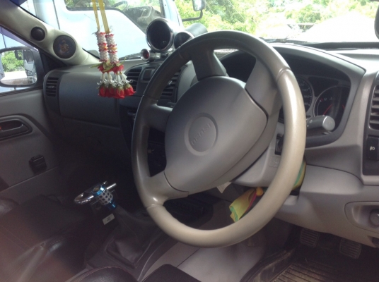 ISUZU D-MAX 2.5 ดีเซล 4 ประตู ปี 2547 ISUZU D-MAX 2.5 ดีเซล 4 ประตู ปี 2547