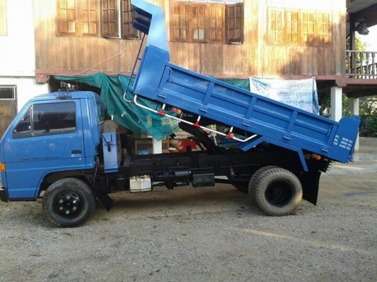 ต้องการขาย6ล้อ ดั้ม isuzu 115 แรงม้า