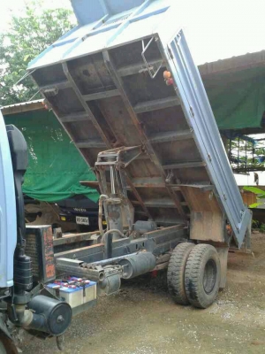 ต้องการขาย6ล้อ ดั้ม isuzu 120 แรงม้า