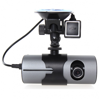 บันทึกภาพได้พร้อมกันสองเลนส์   +กล้องหลังบันทึกเหตุการณ์ในรถ   +รองรับ SD MICRO ได้สูงสุด 32 GB   +เป็น GPS TRACKER รับสัญญาณดาวเทียม ระบุตำแหน่งเป็นแผนที่   +บันทึกไว้ใน SD MICRO สามารถดูภาพย้อนหลังแสดงวันเวลาพร้อมแผนที่ GoogleMaps ในระหว่างวันว่าไปไหนมา