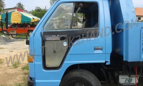 รถบรรทุก 6 ล้อ ISUZU ELF250  88 แรงม้า