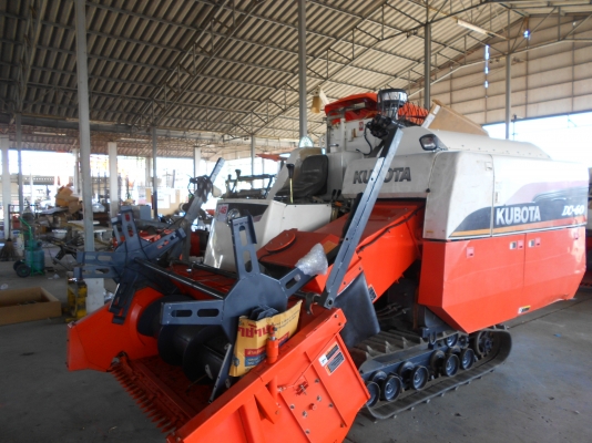 รถเกี่ยวข้าว Kubota DC60 Plus