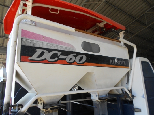 รถเกี่ยวข้าว Kubota DC60 Plus