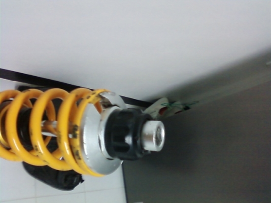 ขาย โช๊ค  onlins สินค้ามือสองสภาพใช้ได้สำหรับแต่งรถทั่วไปมีข้างเดียว ราคา 1200 บาท