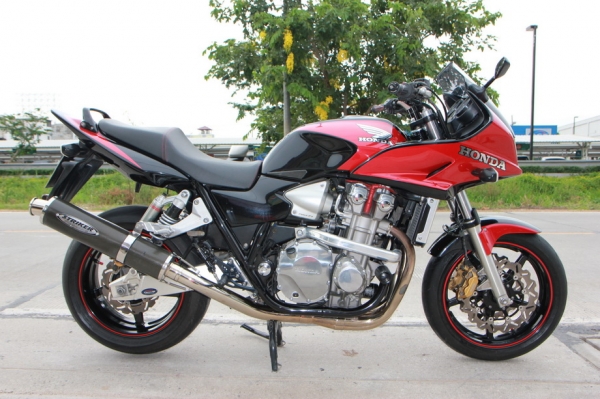 สด-ผ่อน ขาย HONDA CB1300 BOLD'OR ปี2006 แต่งเต็ม ทะเบียนแท้ สมอ. + ชุดโอนครบถ้วน