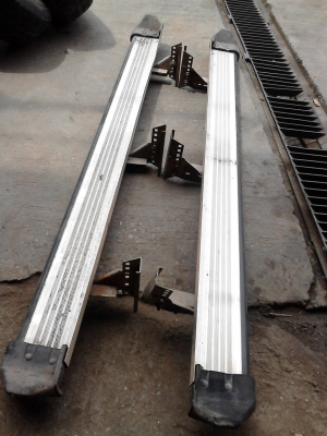 บันไดข้างรถกระบะ พร้อมอุปกรณ์ จับ ยึด ซ้าย-ขวา 1 คู่ ครบชุด TEL.081-427-3941 บันไดข้างรถกระบะ พร้อมอุปกรณ์ จับ ยึด ซ้าย-ขวา 1 คู่ ครบชุด TEL.081-427-3941