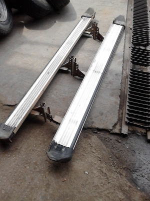 บันไดข้างรถกระบะ พร้อมอุปกรณ์ จับ ยึด ซ้าย-ขวา 1 คู่ ครบชุด TEL.081-427-3941 บันไดข้างรถกระบะ พร้อมอุปกรณ์ จับ ยึด ซ้าย-ขวา 1 คู่ ครบชุด TEL.081-427-3941