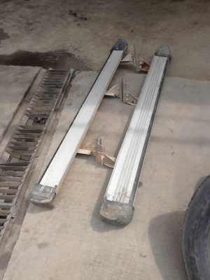 บันไดข้างรถกระบะ พร้อมอุปกรณ์ จับ ยึด ซ้าย-ขวา 1 คู่ ครบชุด TEL.081-427-3941 บันไดข้างรถกระบะ พร้อมอุปกรณ์ จับ ยึด ซ้าย-ขวา 1 คู่ ครบชุด TEL.081-427-3941