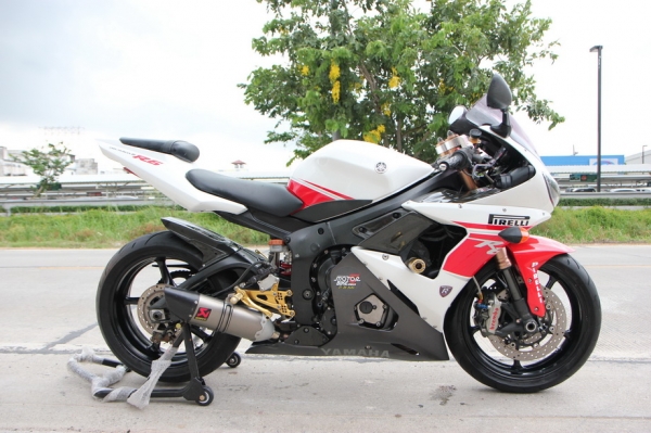 ขาย YAMAHA R6 ปี2004 แต่งเต็ม ทะเบียนพร้อมโอน