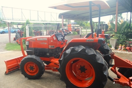ขายรถไถ Kubota L 3408 (4WD) พร้อมมีดดันหน้าและผานพรวน สภาพพร้อมใช้งานครับ