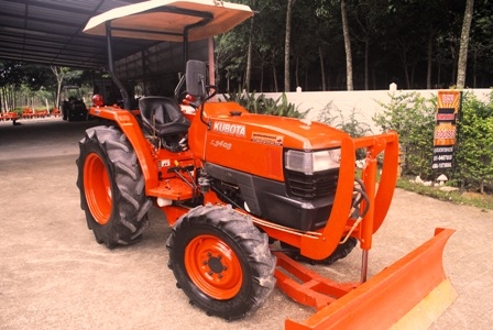 ขายรถไถ Kubota L 3408 (4WD) พร้อมมีดดันหน้าและผานพรวน สภาพพร้อมใช้งานครับ