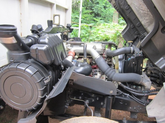 ขายหกล้อเมก้า 150 ยาว 5.60 ม. วิ่ง 8 หมื่นกว่าๆแท้มี Bookservice เช็กได้ครับ รถสวยกิ๊บ สภาพป้ายแดง