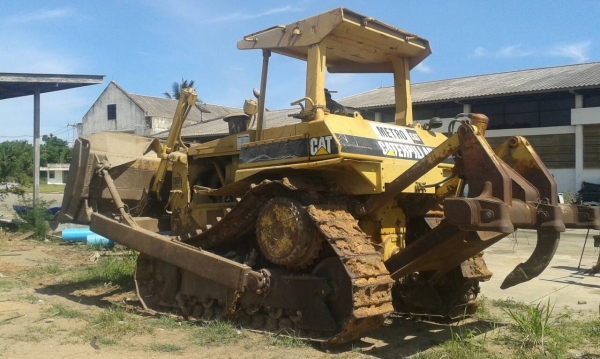 ขายแทรกเตอร์ D6H ซีรี่2  สภาพสวยพร้อมใช้  ราคาต่อรองได้ ติดต่อได้ที่คุณ อ๊อฟ พิจิตร 086-737-9991