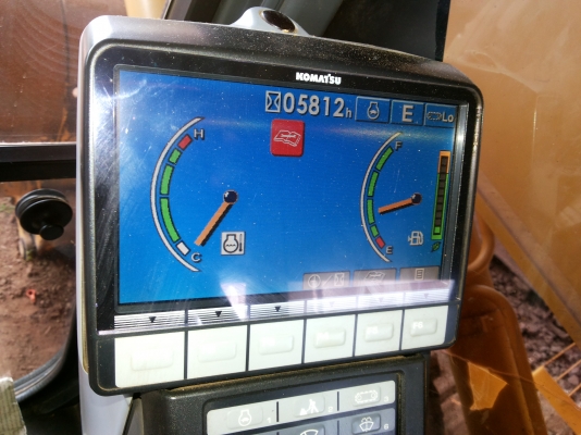 รถสวยKOMATSU  PC200-8  5800ชม.