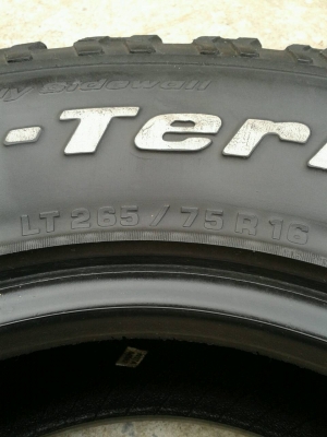 ขายยาง BF ALL 265/75R16 ปลายปี 11 ครับ ขายยาง BF ALL 265/75R16 ปลายปี 11 ครับ
