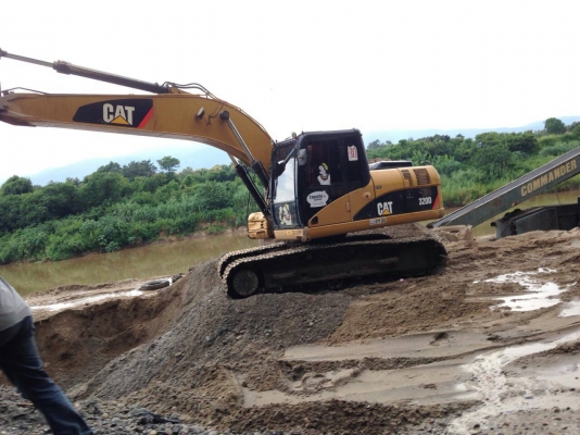 ขายCAT320D   สองคัน3700000