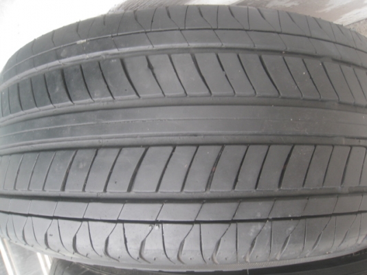 ขายล้อแม็กมือ 2 สภาพใหม่ 949 racing 15"x8" พร้อมยางปี12  สนใจติดต่อเล็กคลองสามครับ 081-3747940