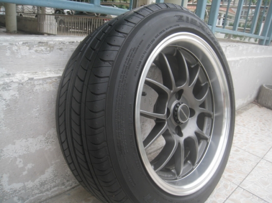 ขายล้อแม็กมือ 2 สภาพใหม่ 949 racing 15"x8" พร้อมยางปี12  สนใจติดต่อเล็กคลองสามครับ 081-3747940