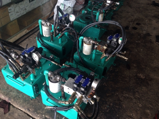 ขายถังน้ำมันไฮโดรลิคพร้อมหัวปั้ม + ชุดวาล์วคอนโทรล 2 ชุด ถังจุประมาณ 20 ลิตร สภาพสวยมาก ขาดมอเตอร์ มี 8 ชุดครับ ขายถังน้ำมันไฮโดรลิคพร้อมหัวปั้ม + ชุดวาล์วคอนโทรล 2 ชุด ถังจุประมาณ 20 ลิตร สภาพสวยมาก ขาดมอเตอร์ มี 8 ชุดครับ