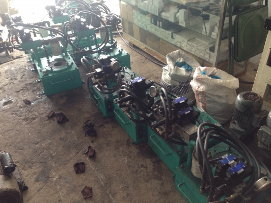 ขายถังน้ำมันไฮโดรลิคพร้อมหัวปั้ม + ชุดวาล์วคอนโทรล 2 ชุด ถังจุประมาณ 20 ลิตร สภาพสวยมาก ขาดมอเตอร์ มี 8 ชุดครับ ขายถังน้ำมันไฮโดรลิคพร้อมหัวปั้ม + ชุดวาล์วคอนโทรล 2 ชุด ถังจุประมาณ 20 ลิตร สภาพสวยมาก ขาดมอเตอร์ มี 8 ชุดครับ