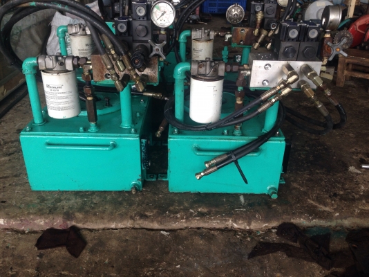 ขายถังน้ำมันไฮโดรลิคพร้อมหัวปั้ม + ชุดวาล์วคอนโทรล 2 ชุด ถังจุประมาณ 20 ลิตร สภาพสวยมาก ขาดมอเตอร์ มี 8 ชุดครับ ขายถังน้ำมันไฮโดรลิคพร้อมหัวปั้ม + ชุดวาล์วคอนโทรล 2 ชุด ถังจุประมาณ 20 ลิตร สภาพสวยมาก ขาดมอเตอร์ มี 8 ชุดครับ