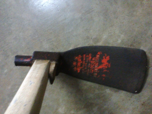 จอบโปแลนพร้อมด้ามสวยๆ