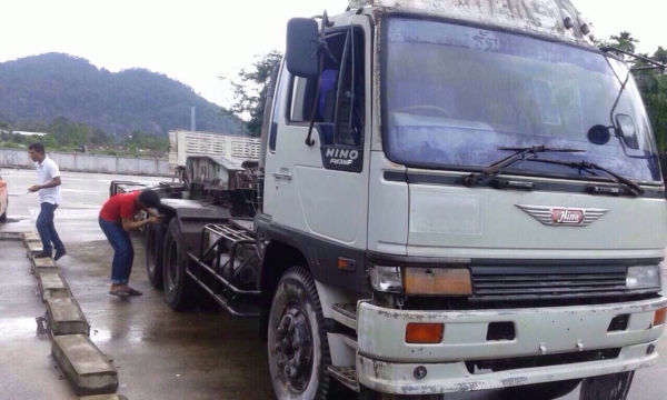 ขายหัวลากสิบล้อ HINO 3M เครื่องเดิม 240 แรง เกียร์เดิม (เฉพาะหัวลาก) รถสวยพร้อมใช้งาน ขายหัวลากสิบล้อ HINO 3M เครื่องเดิม 240 แรง เกียร์เดิม (เฉพาะหัวลาก) รถสวยพร้อมใช้งาน