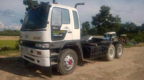 ขายรถสิบล้อหัวลาก HINO 1J เครื่อง 260 ปี 45 รถน้ำมัน ทะเบียนพร้อม