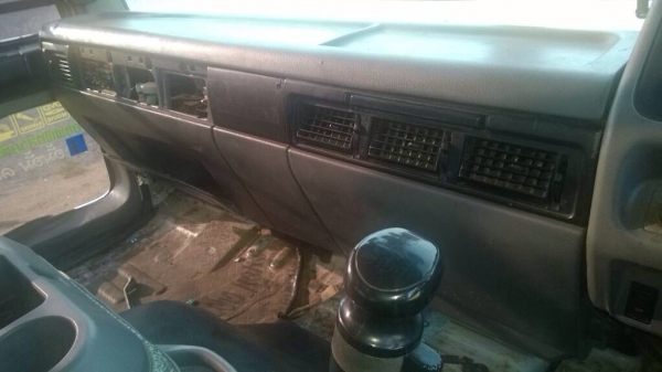 ขายรถสิบล้อหัวลาก HINO 1J เครื่อง 260 ปี 45 รถน้ำมัน ทะเบียนพร้อม