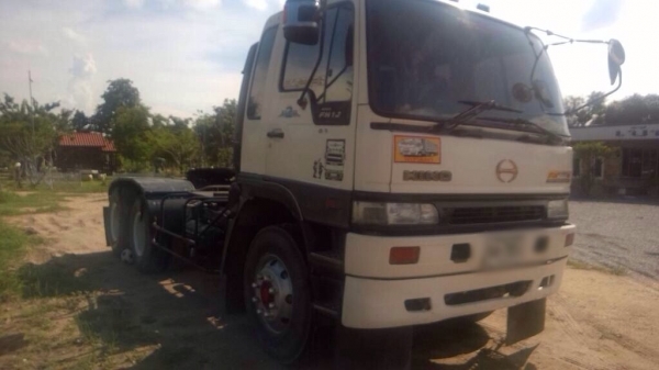 ขายรถสิบล้อหัวลาก HINO 1J เครื่อง 260 ปี 45 รถน้ำมัน ทะเบียนพร้อม