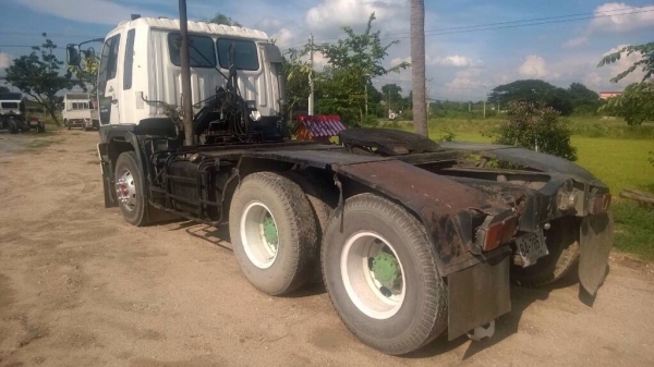 ขายรถสิบล้อหัวลาก HINO 1J เครื่อง 260 ปี 45 รถน้ำมัน ทะเบียนพร้อม